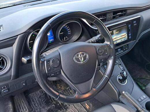 Toyota Auris vaihtoauto