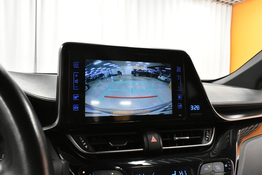 Toyota C-HR vaihtoauto