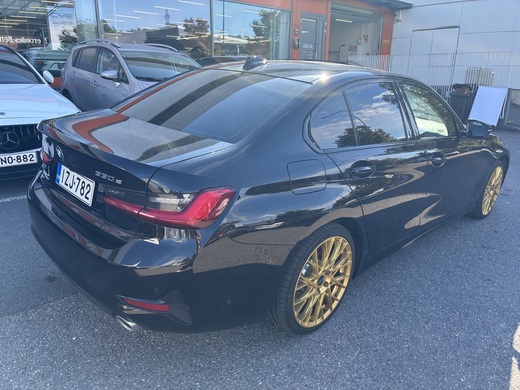 BMW 330 vaihtoauto