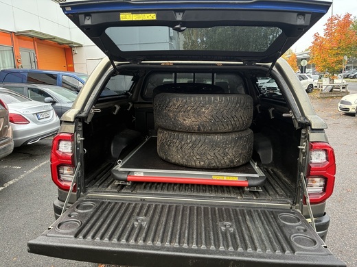 Toyota Hilux vaihtoauto