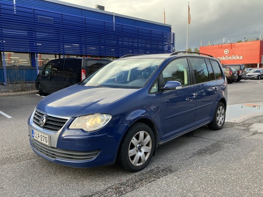 Volkswagen Touran vaihtoauto