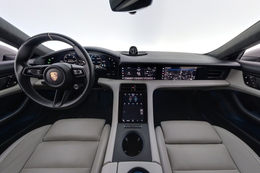 Porsche Taycan vaihtoauto