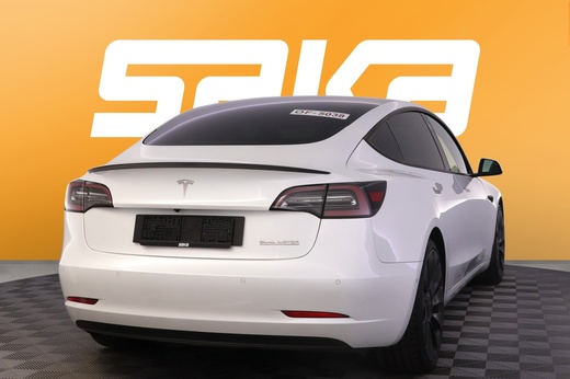 Tesla Model 3 vaihtoauto