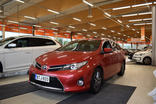 Toyota Auris vaihtoauto