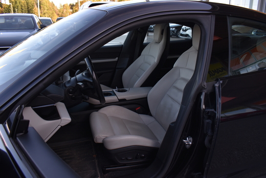 Porsche Taycan vaihtoauto