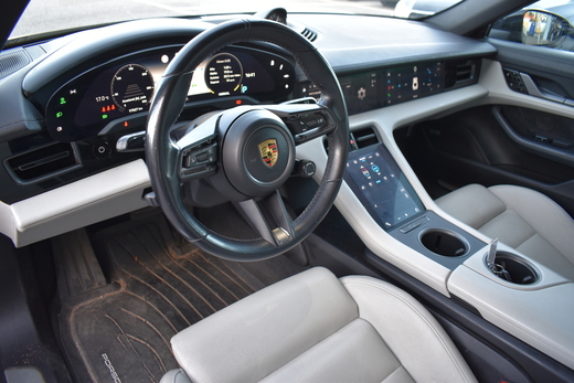 Porsche Taycan vaihtoauto