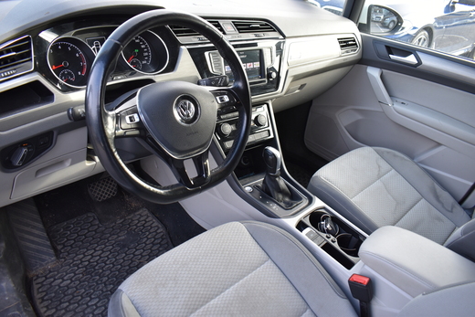 Volkswagen Touran vaihtoauto