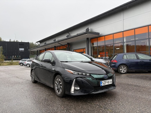 Toyota Prius PHEV vaihtoauto