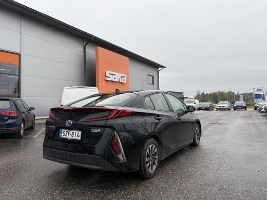Toyota Prius PHEV vaihtoauto