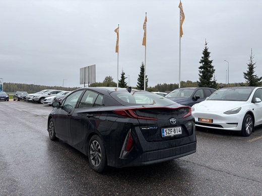 Toyota Prius PHEV vaihtoauto