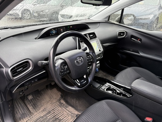 Toyota Prius PHEV vaihtoauto