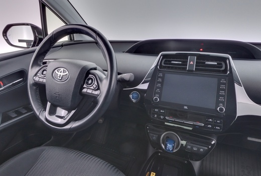Toyota Prius PHEV vaihtoauto
