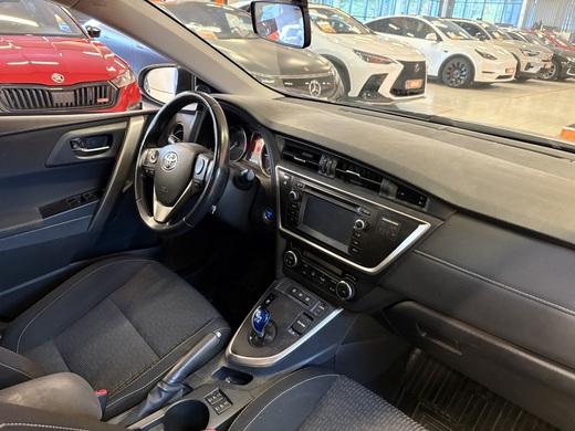 Toyota Auris vaihtoauto