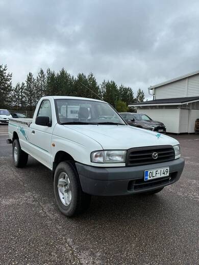 Mazda B2500 vaihtoauto
