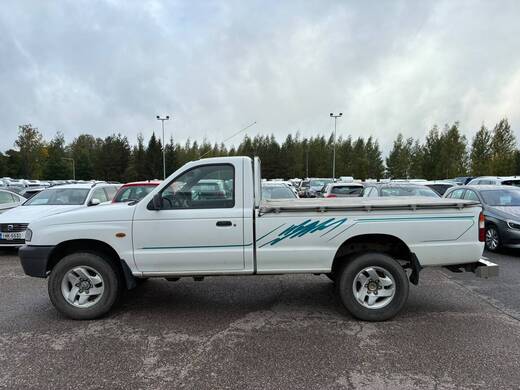 Mazda B2500 vaihtoauto