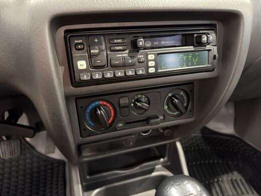 Mazda B2500 vaihtoauto