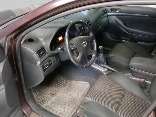 Toyota Avensis vaihtoauto
