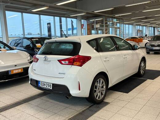 Toyota Auris vaihtoauto