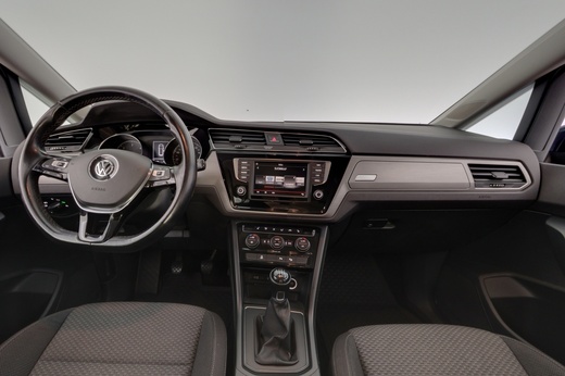 Volkswagen Touran vaihtoauto