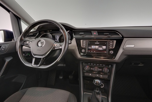 Volkswagen Touran vaihtoauto