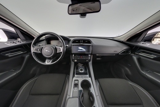 Jaguar F-PACE vaihtoauto