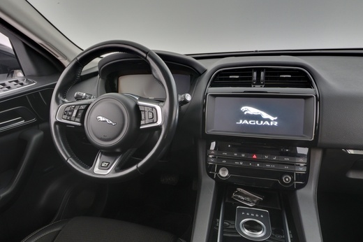Jaguar F-PACE vaihtoauto