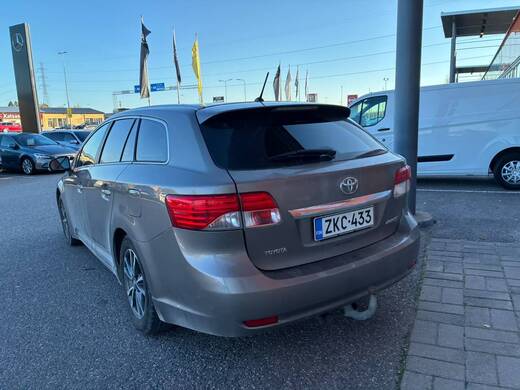 Toyota Avensis vaihtoauto