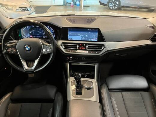 BMW 330 vaihtoauto