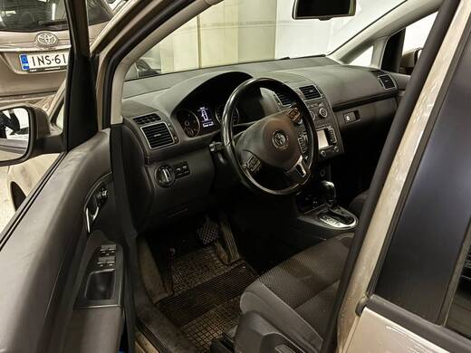 Volkswagen Touran vaihtoauto