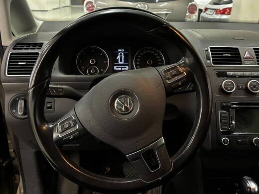Volkswagen Touran vaihtoauto