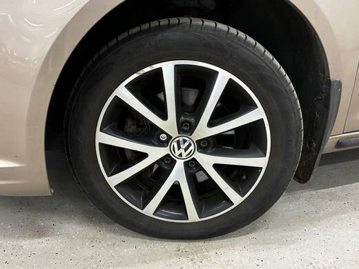 Volkswagen Touran vaihtoauto