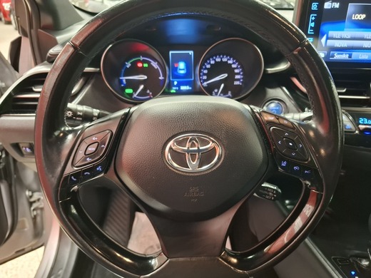 Toyota C-HR vaihtoauto