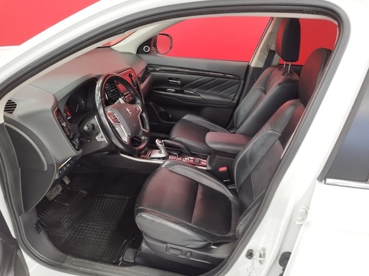 Mitsubishi Outlander PHEV vaihtoauto