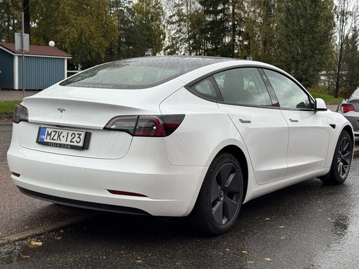 Tesla Model 3 vaihtoauto