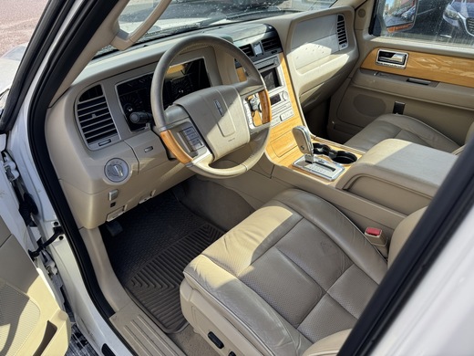 Lincoln Navigator vaihtoauto