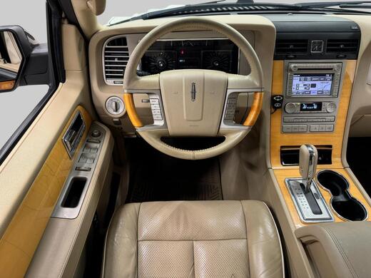 Lincoln Navigator vaihtoauto