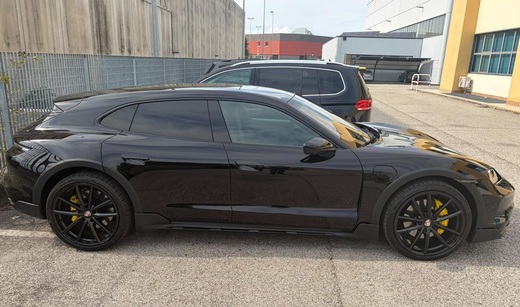Porsche Taycan vaihtoauto