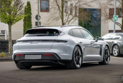 Porsche Taycan vaihtoauto