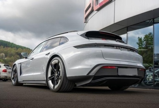 Porsche Taycan vaihtoauto
