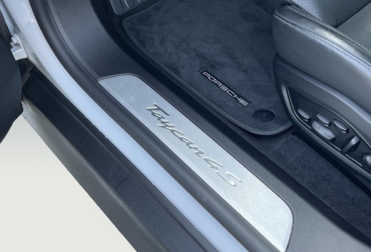 Porsche Taycan vaihtoauto