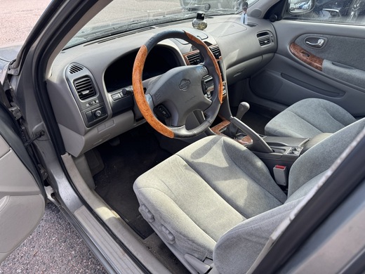 Nissan Maxima vaihtoauto