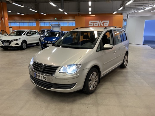 Volkswagen Touran vaihtoauto