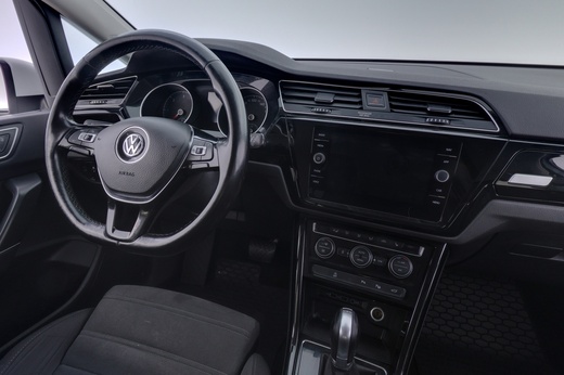 Volkswagen Touran vaihtoauto