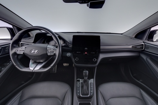 Hyundai IONIQ plug-in vaihtoauto