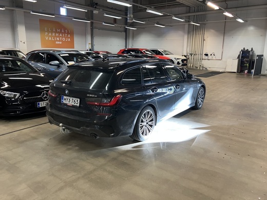 BMW 330 vaihtoauto
