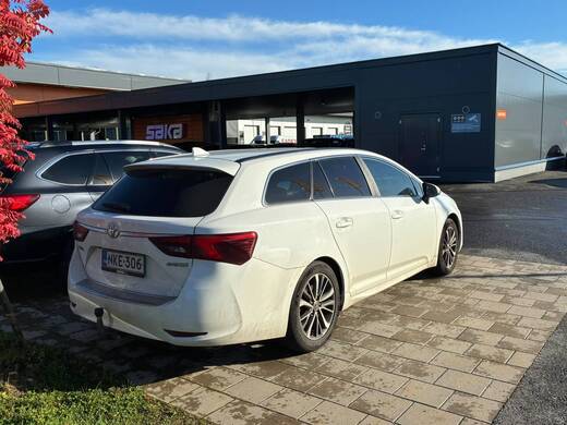 Toyota Avensis vaihtoauto