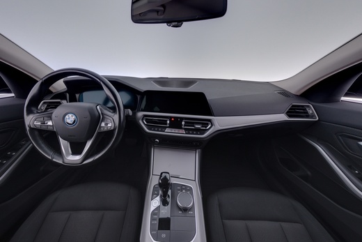 BMW 320 vaihtoauto