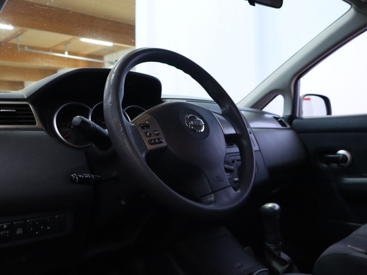 Nissan Tiida vaihtoauto
