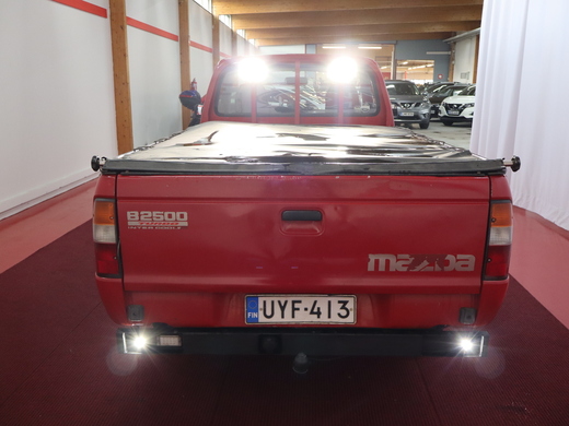 Mazda B2500 vaihtoauto