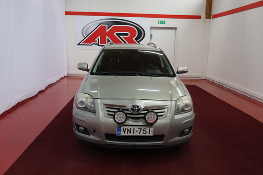 Toyota Avensis vaihtoauto